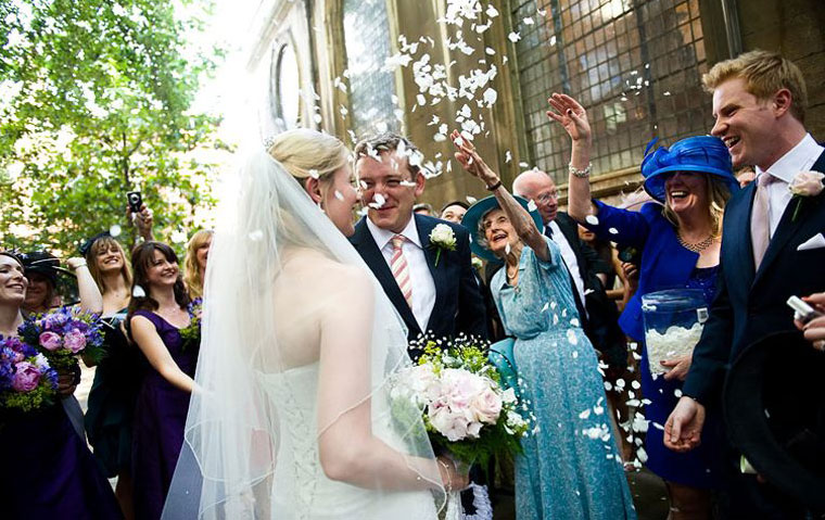 Wedding confetti St Bride's churchyard