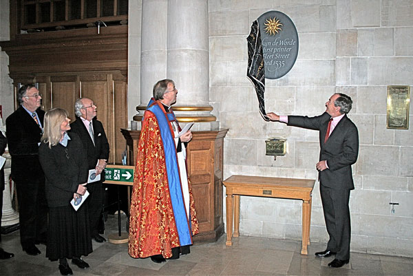 Unveiling of plaque to Wynkyn de Worde at St Bride's church