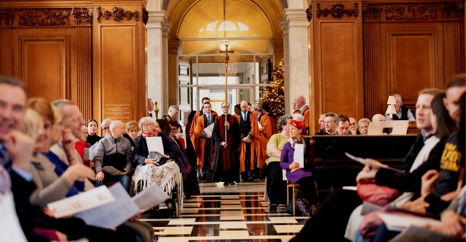 choir procession at fleet street carols at St Bride's