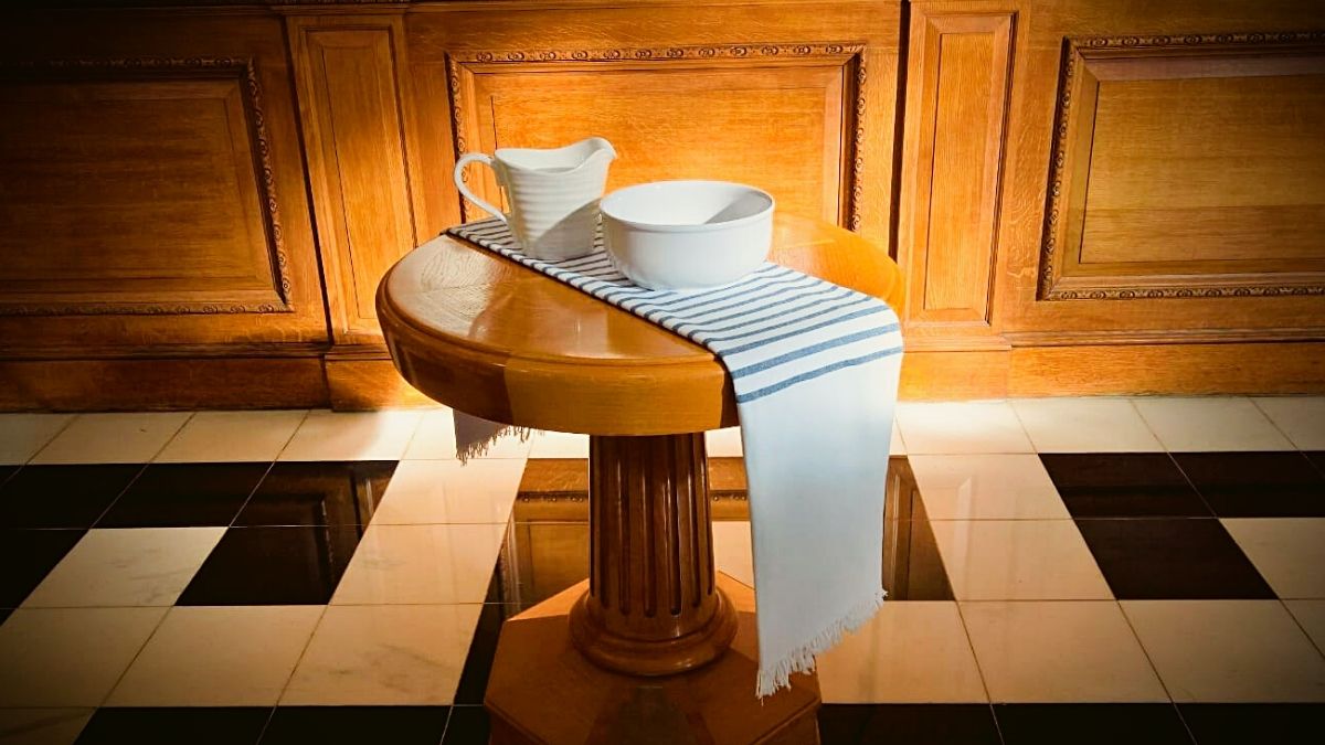 Maundy Thursday, wooden table with bowl and jug of water in St Bride's Church