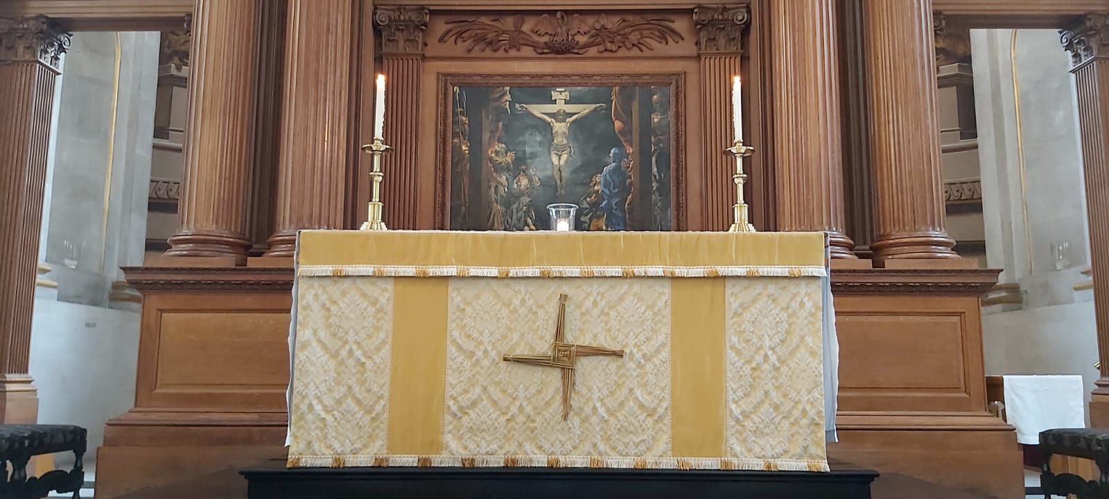 Altar at St Bride's Church bearing a Brigid's Cross